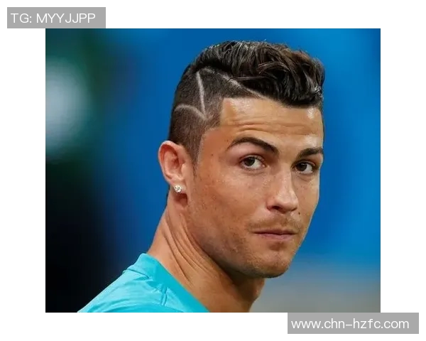 C罗独特足球明星发型解析探寻他的时尚魅力与个性风格