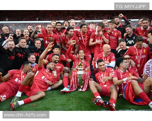 足球明星齐聚一堂展开电子竞技赛激情对决展现运动与游戏的完美结合